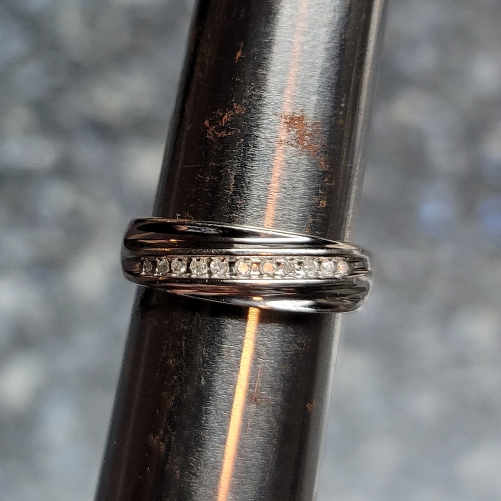 Sterling Silver Ring With Diamond Chips 5.1g, .17 carats